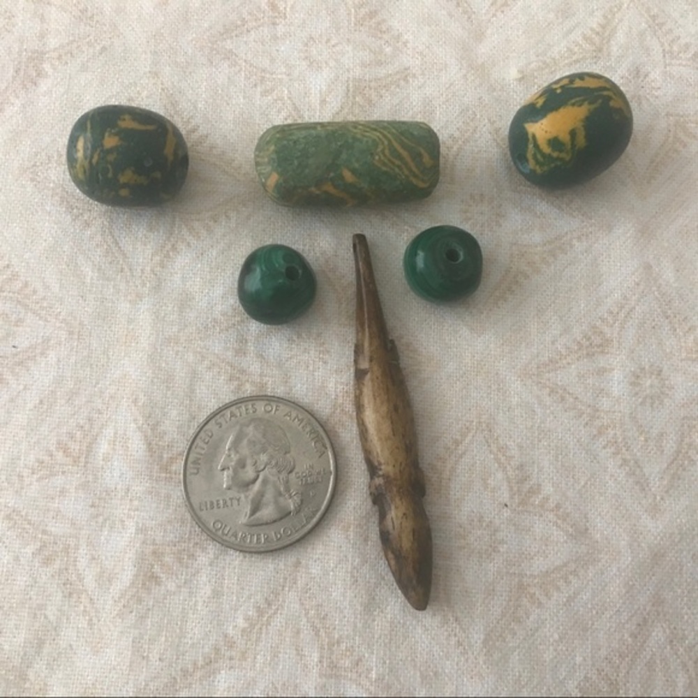 Vintage Artist Made Clay Beads/Bone Alligator🟢🟢